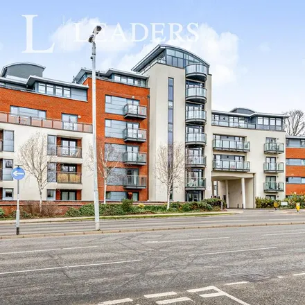 Rent this 2 bed apartment on King's Gate in Horsham, RH12 1AE