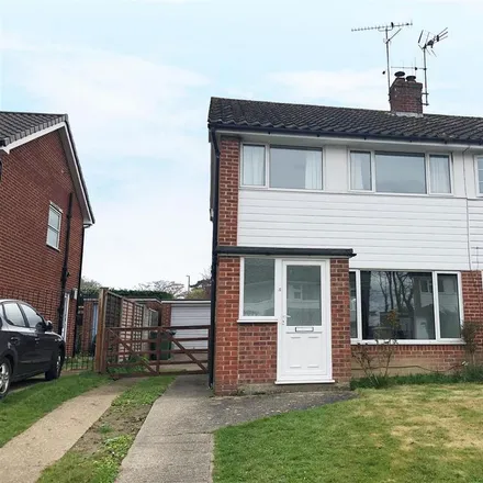 Rent this 3 bed house on 11 Redwing Close in Horsham, RH13 5PE