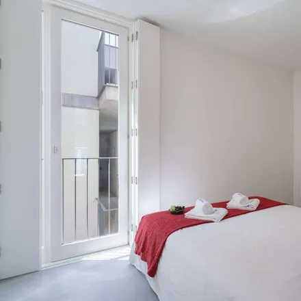 Rent this 2 bed apartment on 4050-083 Distrito de Leiria