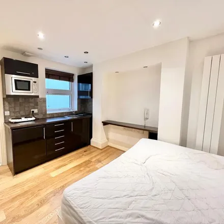 Rent this studio apartment on Alice House in 283-285 West End Lane, London