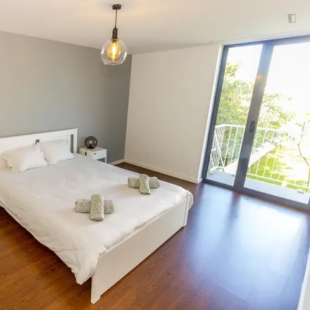 Rent this 1 bed apartment on Externato Ribadouro - Pólo do Bonjardim in Rua do Bonjardim 1222, 4000-133 Porto