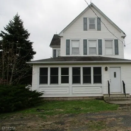 Rent this 3 bed house on 2 Wichser Lane in Warren Township, NJ 07059