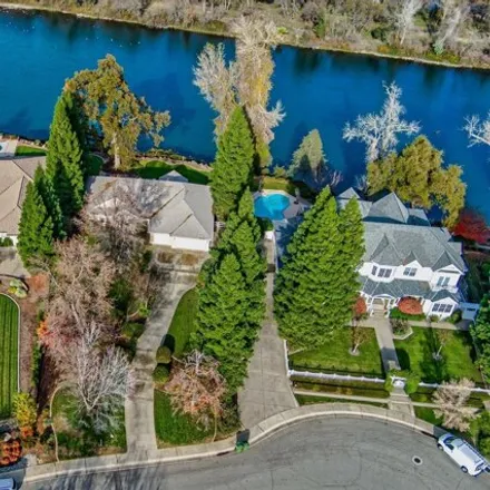 Buy this 3 bed house on 3344 Glenrock Way in Redding, CA 96001