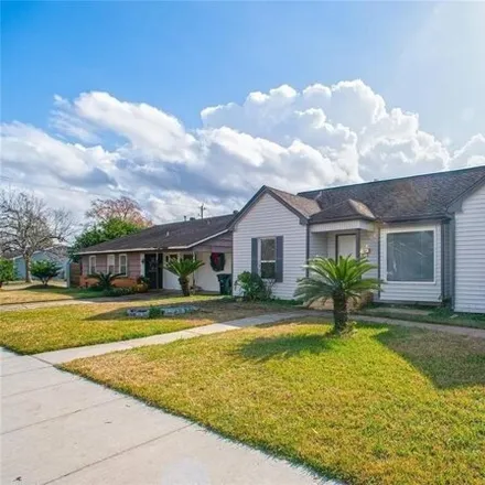 Image 1 - 7472 Narcissus Street, Houston, TX 77012, USA - House for sale
