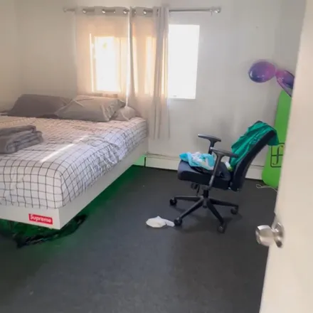 Rent this 1 bed room on 37 Summer Street in Glendale, Everett