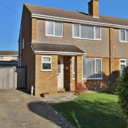 Buy this 3 bed duplex on Carisbrooke Avenue in Stubbington, PO14 3PW