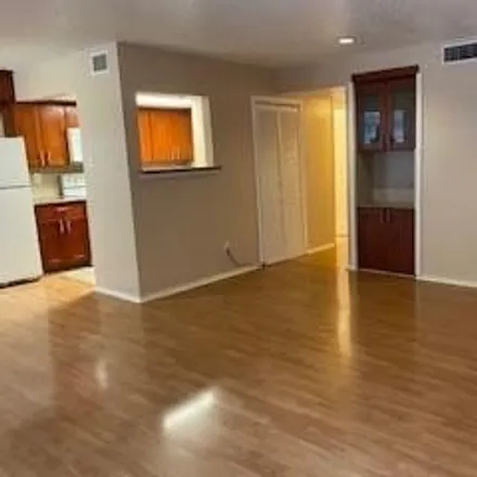 Image 5 - Waterford Condominiums, West 24th Street, Austin, TX 78705, USA - Condo for rent