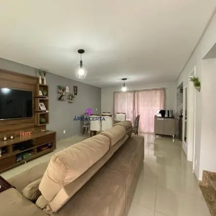 Buy this 3 bed house on AutoCenter Automóveis - ICO - in Rua 7 de Setembro 1755, Centro