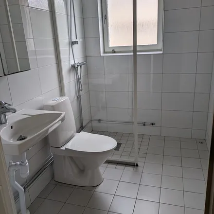 Rent this 3 bed apartment on Emausgatan 41E in 721 36 Västerås, Sweden