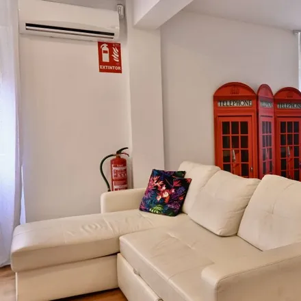 Rent this 3 bed apartment on Calle 30 in 28019 Madrid, Spain