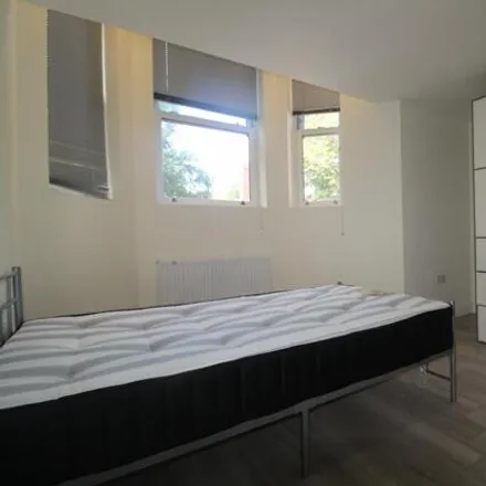 Rent this 1 bed house on West Grove in Cardiff, CF24 0TB