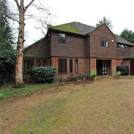 Rent this 5 bed house on 9 Littleworth Lane in Esher, KT10 9PF
