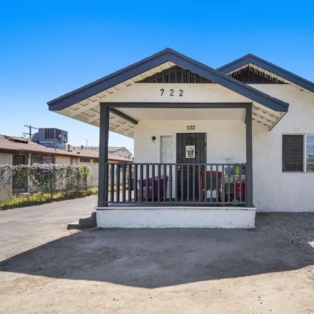 Buy this studio townhouse on 722 West 79th Street in Los Angeles, CA 90044