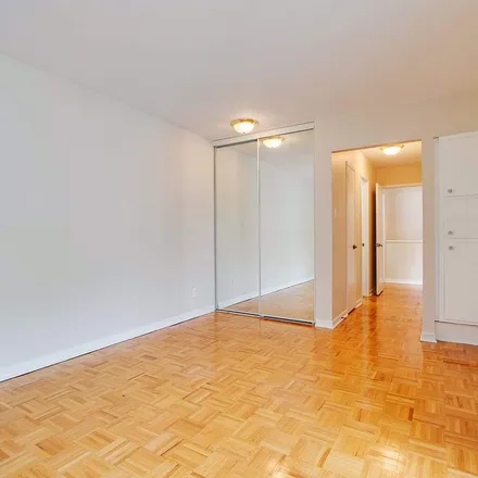 Image 3 - 400 Woodsworth Road, Toronto, ON M3B 2M3, Canada - Apartment for rent