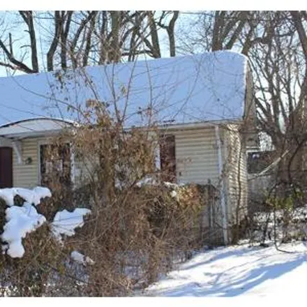 Buy this 2 bed house on 2426 East 69th Street in Kansas City, MO 64132
