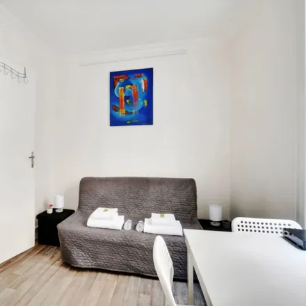 Image 2 - 74 Rue Myrha, 75018 Paris, France - Apartment for rent