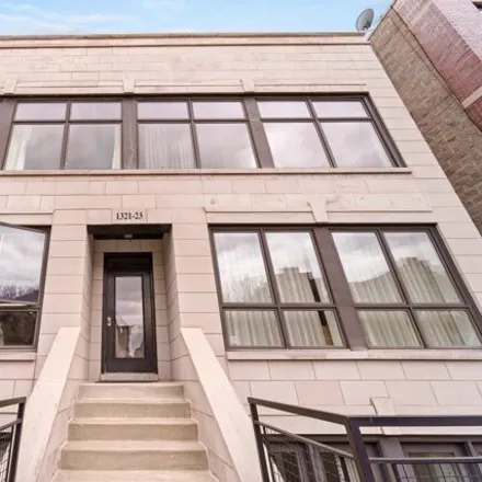 Rent this 3 bed condo on 1303 North Bosworth Avenue in Chicago, IL 60622