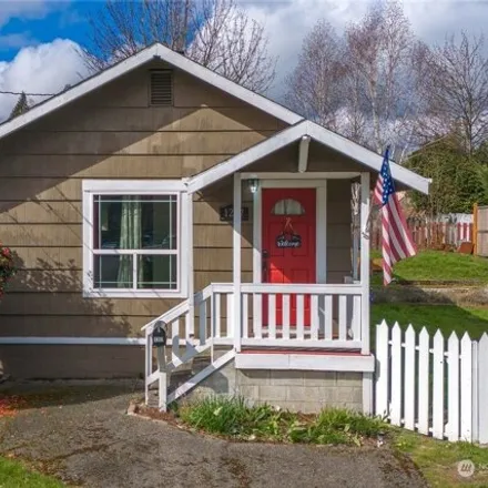 Buy this 2 bed house on 1237 High Avenue in Bremerton, WA 98337