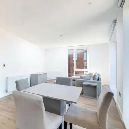 Image 5 - Oxley Square, Devas Street, Bromley-by-Bow, London, E3 3DW, United Kingdom - Room for rent