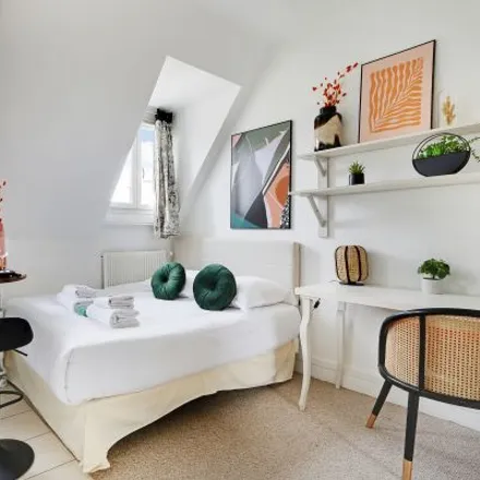 Rent this studio apartment on 85 Avenue Henri Martin in 75116 Paris, France
