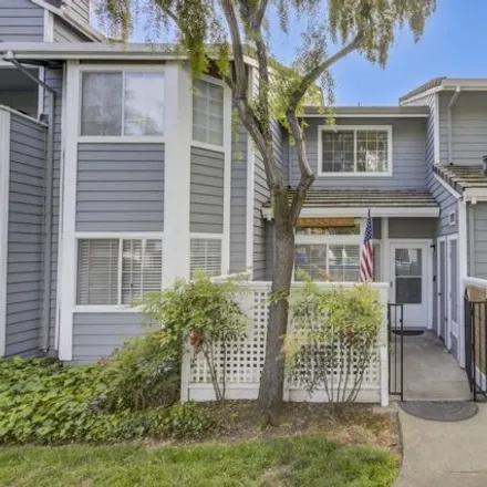 Buy this 3 bed condo on 868 Waterford Place in Gateley, Pinole