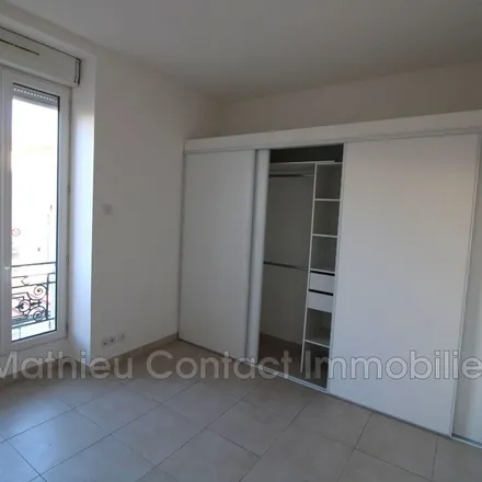 Image 5 - 1 Place des Arènes, 30000 Nîmes, France - Apartment for rent