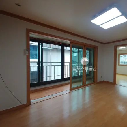 Rent this 2 bed apartment on 서울특별시 강남구 논현동 179-3