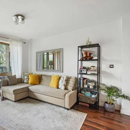 Buy this 1 bed apartment on 72 Carlton Vale in London, NW6 5GW