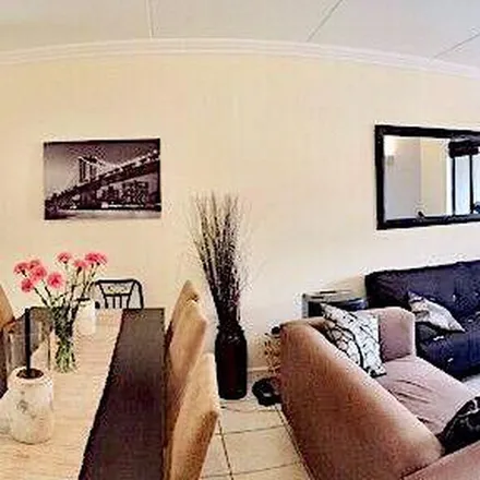 Image 1 - Loudoun Road, Benmore Gardens, Sandton, 2031, South Africa - Apartment for rent