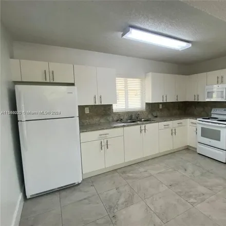Image 3 - 1650 West 44th Place, Hialeah, FL 33012, USA - Apartment for rent