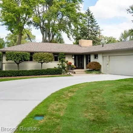 Buy this 4 bed house on 2950 Summervale Lane in Bloomfield Township, MI 48301
