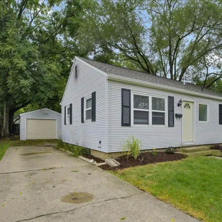 Image 2 - Springfield & James, West Springfield Avenue, Champaign, IL 61822, USA - House for sale
