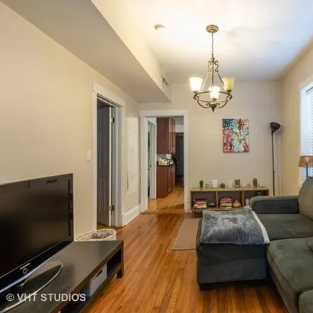 Image 4 - 2414 West Cullom Avenue, Chicago, IL 60618, USA - House for sale
