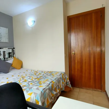 Rent this 5 bed room on Calle Barberán y Collar in 9, 28805 Alcalá de Henares