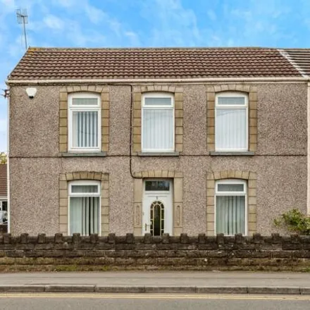 Buy this 3 bed duplex on Heol Pentre Bach in Upper Loughor, SA4 4ZG