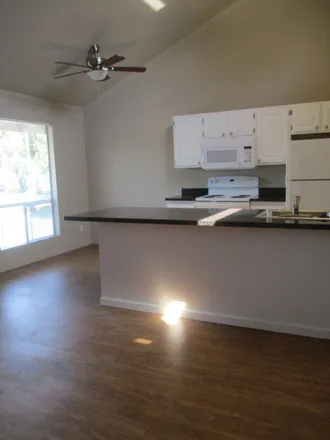 Image 4 - 1035 West Robinhood Drive, Lincoln Village, Stockton, CA 95297, USA - Apartment for rent