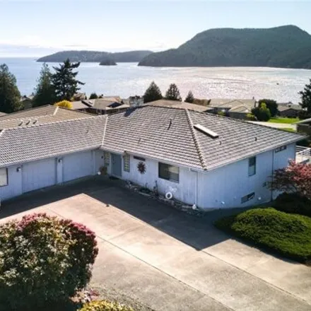 Buy this 3 bed house on 2701 Highland Drive in Anacortes, WA 98221