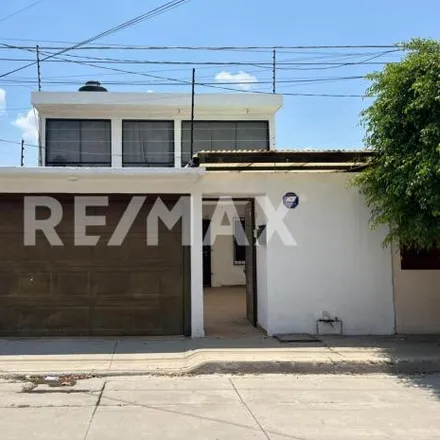 Rent this 3 bed house on Calle Gardenia 22 in La Joyita, 36130 Silao