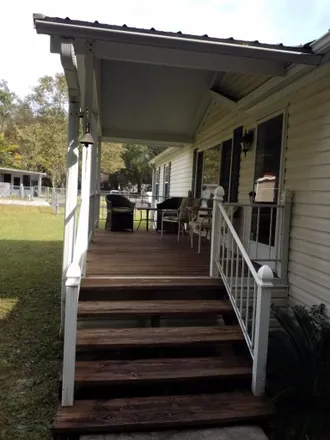 Image 1 - 17159 Northwest 83 Court, Fanning Springs, Levy County, FL 32693, USA - House for sale