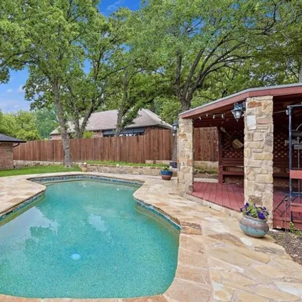 Buy this 3 bed house on 4047 Cross Bend Drive in Arlington, TX 76016