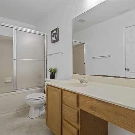 Image 3 - 2049 Mossy Creek Drive, San Antonio, TX 78245, USA - Room for rent