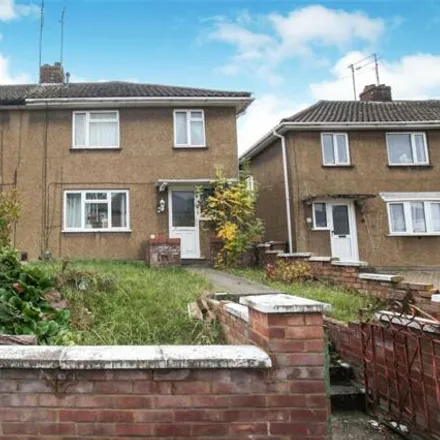 Buy this 3 bed duplex on Browning Road in Luton, LU4 0LR