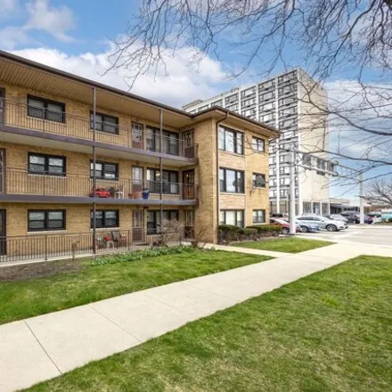 Buy this 3 bed condo on 4819-4841 North Harlem Avenue in Chicago, IL 60656