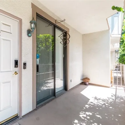 Image 2 - 10229 Variel Avenue, Los Angeles, CA 91311, USA - Townhouse for rent