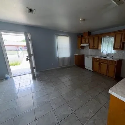 Image 6 - 5467 Amatista Drive, 21 Subdivision Colonia, Brownsville, TX 78521, USA - House for sale