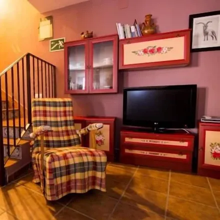 Rent this 3 bed townhouse on 05634 Hoyos del Espino