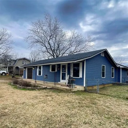Buy this 3 bed house on Woodland Road in Henryetta, OK 74437