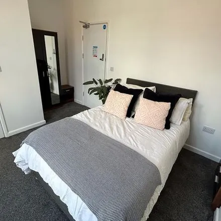 Rent this 5 bed townhouse on Arno Avenue in Nottingham, NG7 6NN
