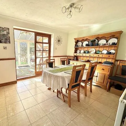 Image 3 - Icknield Drive, West Northamptonshire, NN4 9YS, United Kingdom - House for sale
