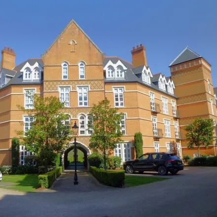 Rent this 2 bed apartment on Holloway Drive in Virginia Water, GU25 4ST
